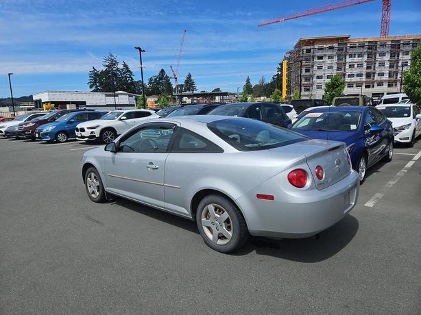 2008 Chevrolet Cobalt LS | No Reported Accidents! image 4