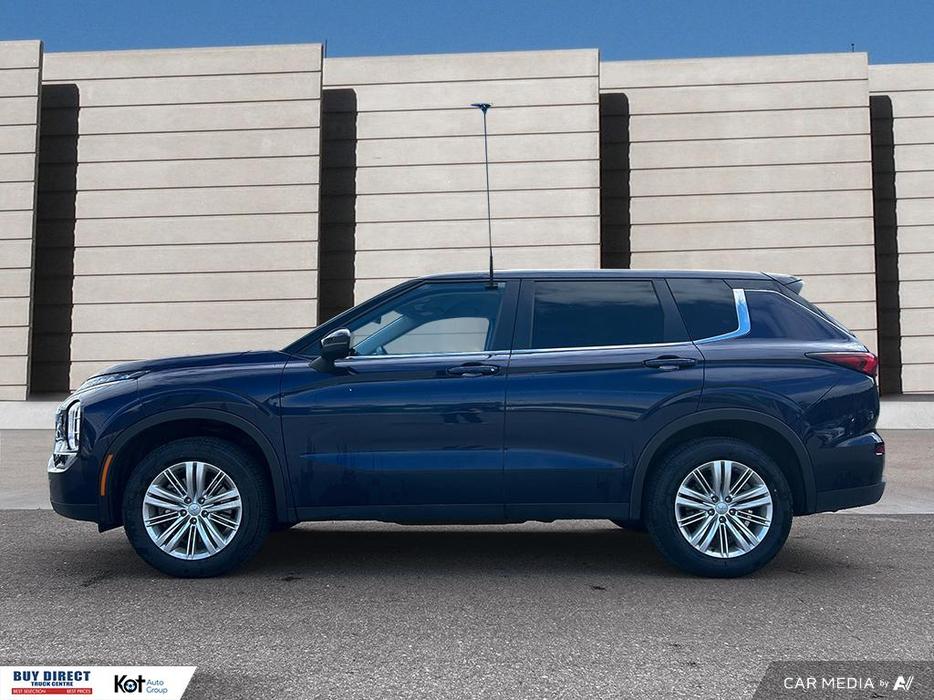 2024 Mitsubishi Outlander ES display photo