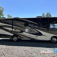 Used 2011 Thor Motor Coach Challenger 32VS thumbnail image 3