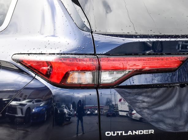 2025 Mitsubishi Outlander PHEV GT - $10,000 Discount, Manager Demo! image 6