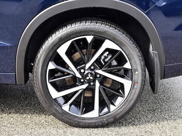 2025 Mitsubishi Outlander PHEV GT - $10,000 Discount, Manager Demo! image 7