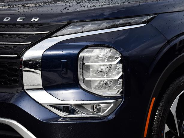 2025 Mitsubishi Outlander PHEV GT - $10,000 Discount, Manager Demo! image 8