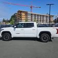 2022 Toyota Tundra 4x4 Crewmax SR | Keyless Start | Bluetooth Connection! thumbnail image 3
