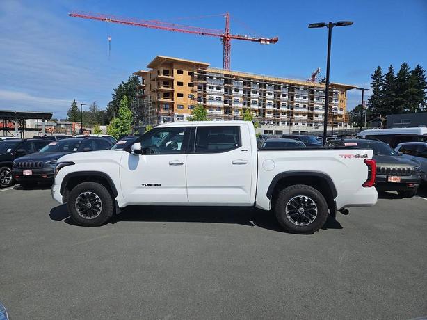 2022 Toyota Tundra 4x4 Crewmax SR | Keyless Start | Bluetooth Connection! image 3