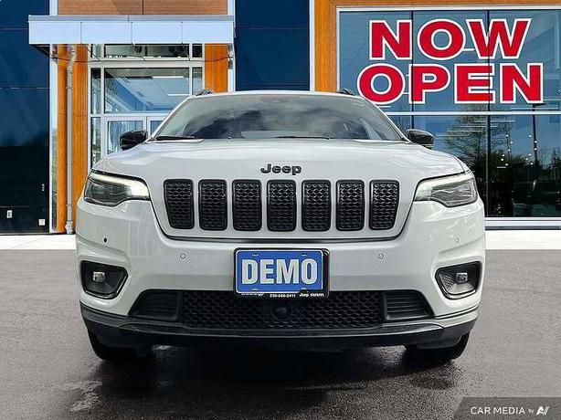 2023 Jeep Cherokee Altitude 4x4 | Panoramic Sunroof | GPS Nav! image 2