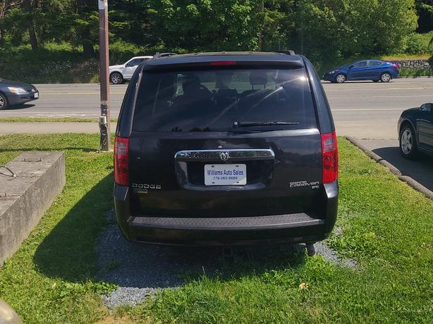2009 Dodge  Grand Caravan SE StownGo image 6