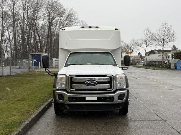 2011 Ford F-550 31 Passenger Bus Powerstroke Diesel image 4