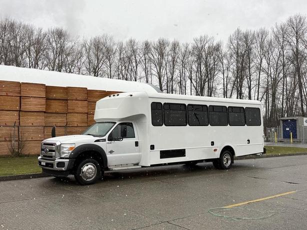 2011 Ford F-550 31 Passenger Bus Powerstroke Diesel image 6