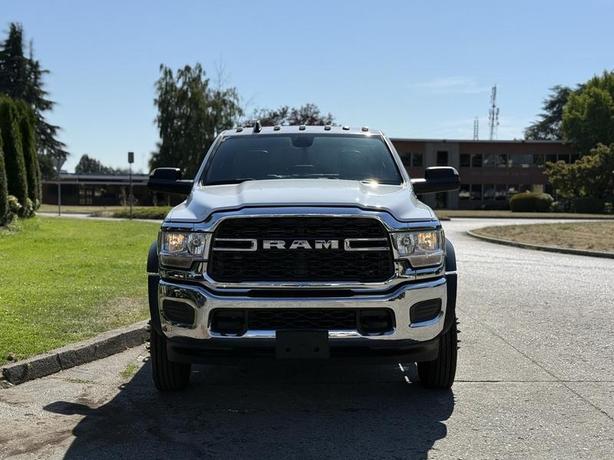 2022 RAM 5500 Crew Cab Dually Diesel Cab & Chassis 4WD image 3