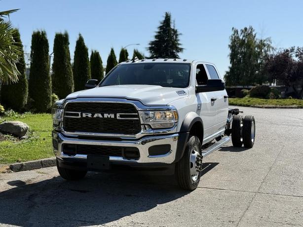 2022 RAM 5500 Crew Cab Dually Diesel Cab & Chassis 4WD image 4