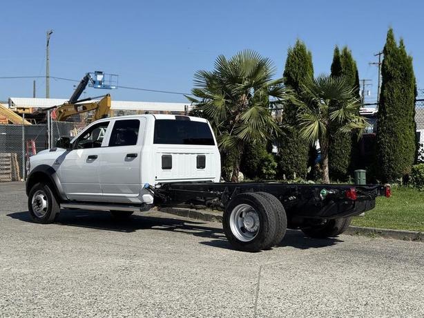 2022 RAM 5500 Crew Cab Dually Diesel Cab & Chassis 4WD image 7