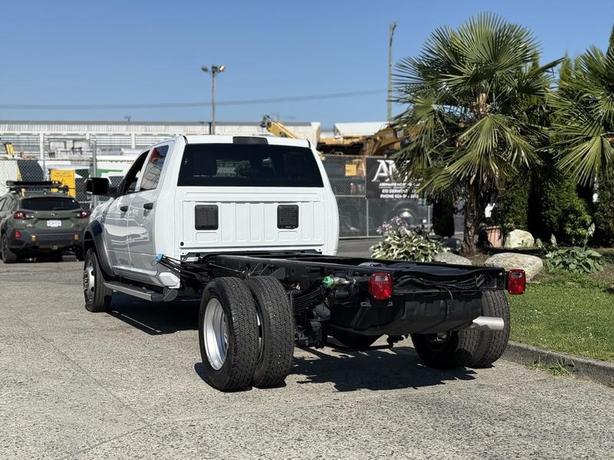 2022 RAM 5500 Crew Cab Dually Diesel Cab & Chassis 4WD image 8