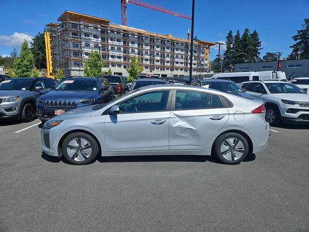 2019 Hyundai IONIQ hybrid Essential | Heated Seats! image 3
