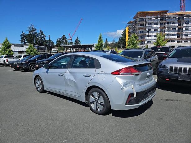 2019 Hyundai IONIQ hybrid Essential | Heated Seats! image 4