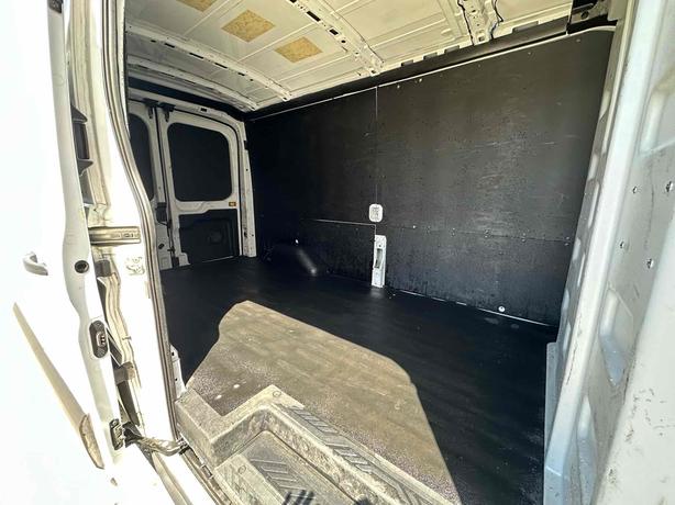 2023 Ford Transit Cargo image 7