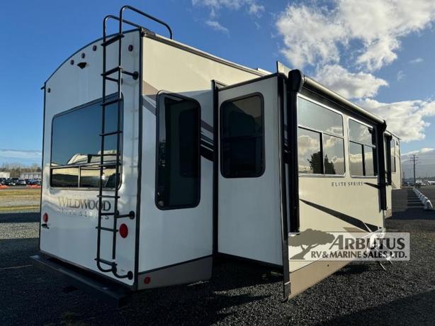 Used 2022 Forest River RV Wildwood Heritage Glen Elite Series 34RL image 7