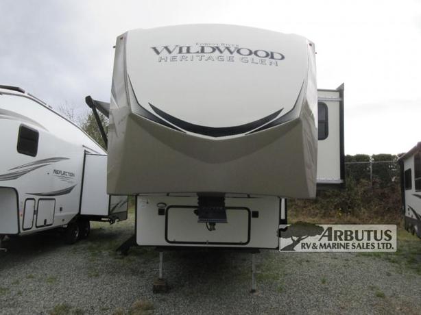 Used 2022 Forest River RV Wildwood Heritage Glen 356QB image 2