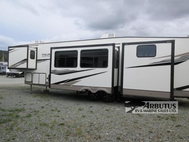 Used 2022 Forest River RV Wildwood Heritage Glen 356QB image 4