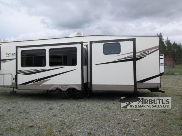 Used 2022 Forest River RV Wildwood Heritage Glen 356QB image 5