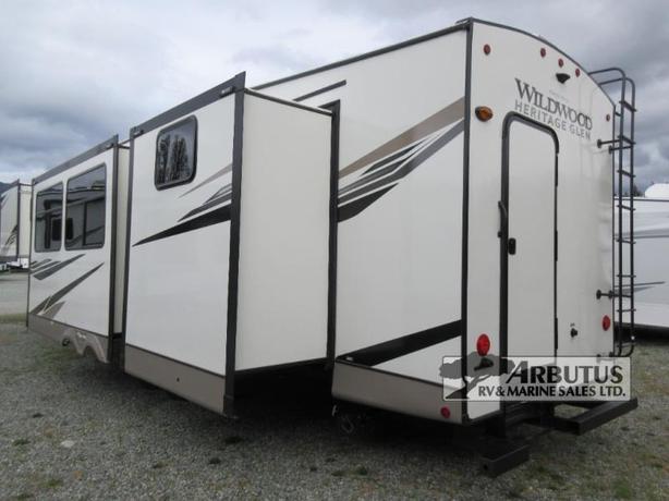 Used 2022 Forest River RV Wildwood Heritage Glen 356QB image 6