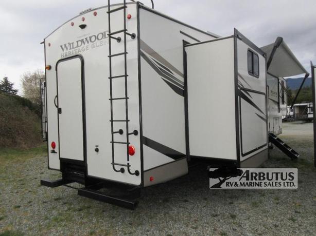 Used 2022 Forest River RV Wildwood Heritage Glen 356QB image 8