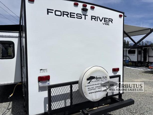 Used 2020 Forest River RV Vibe 26BH image 2