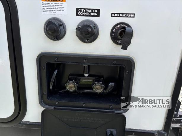 Used 2020 Forest River RV Vibe 26BH image 3