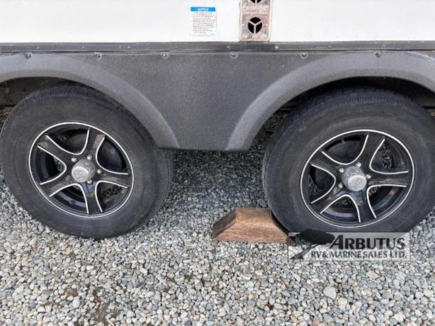 Used 2020 Forest River RV Vibe 26BH image 6