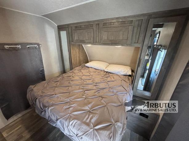 Used 2020 Forest River RV Vibe 26BH image 8