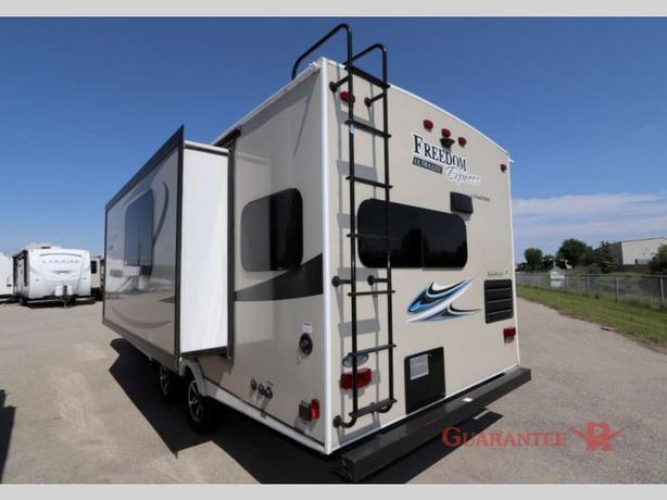 Used 2019 Coachmen RV Freedom Express Ultra Lite 246RKS image 4