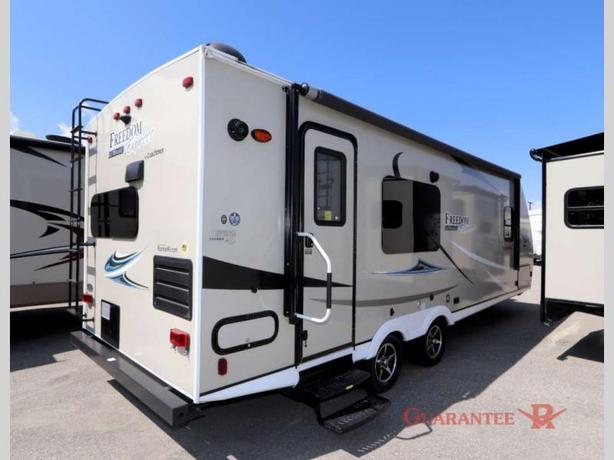 Used 2019 Coachmen RV Freedom Express Ultra Lite 246RKS image 5