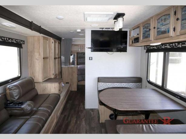Used 2019 Coachmen RV Freedom Express Ultra Lite 246RKS image 6