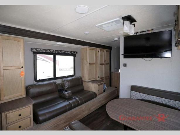 Used 2019 Coachmen RV Freedom Express Ultra Lite 246RKS image 7