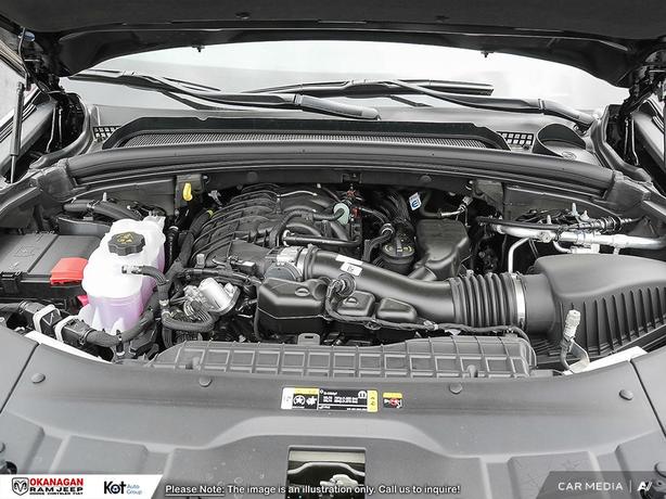 2025 Jeep Grand Cherokee Altitude demo image 6