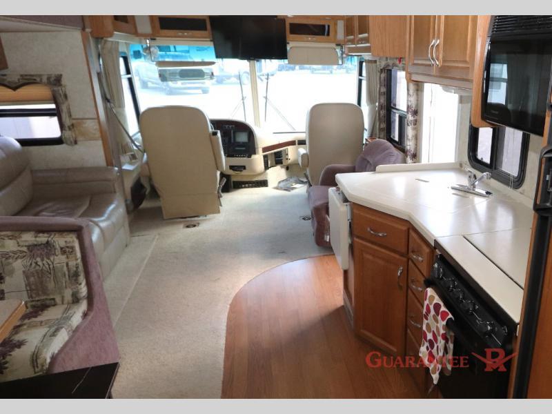 Used 2005 Triple E Embassy 371FB display photo