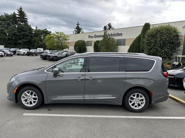 2020 Chrysler Pacifica Touring-L image 2