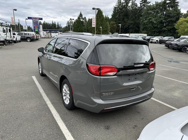 2020 Chrysler Pacifica Touring-L image 3