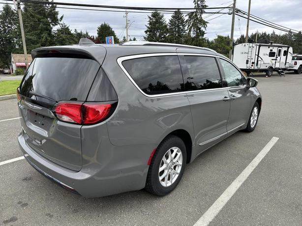 2020 Chrysler Pacifica Touring-L image 5