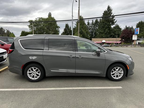 2020 Chrysler Pacifica Touring-L image 6
