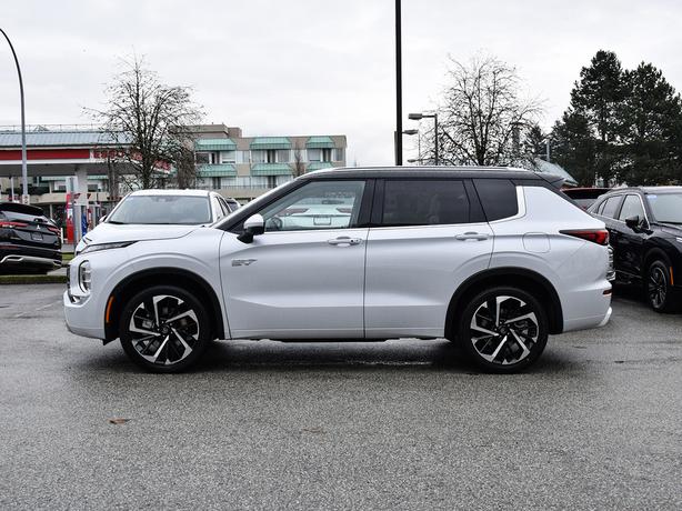 2025 Mitsubishi Outlander PHEV GT - $10,000 Discount, Manager Demo! image 2