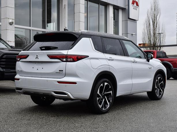 2025 Mitsubishi Outlander PHEV GT - $10,000 Discount, Manager Demo! image 5