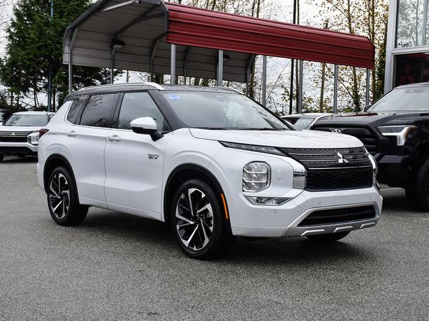 2025 Mitsubishi Outlander PHEV GT - $10,000 Discount, Manager Demo! image 6