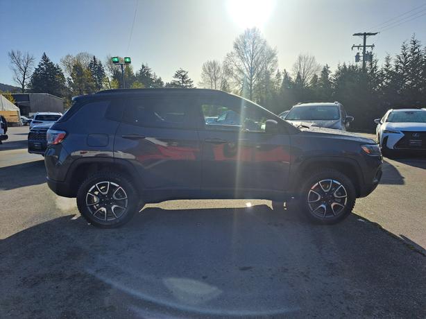 2024 Jeep Compass Trailhawk - 4WD, Heated Seats, Heated Wheel image 5