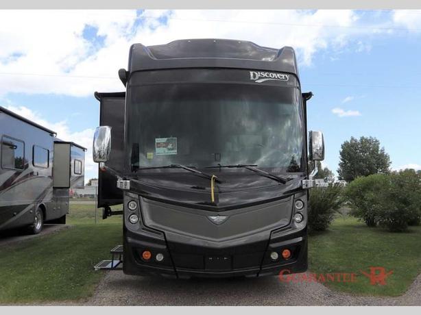 Used 2019 Fleetwood RV Discovery LXE 40D image 2