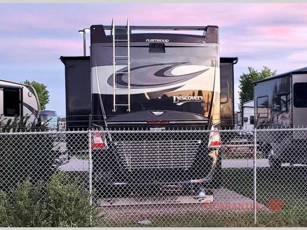 Used 2019 Fleetwood RV Discovery LXE 40D image 5