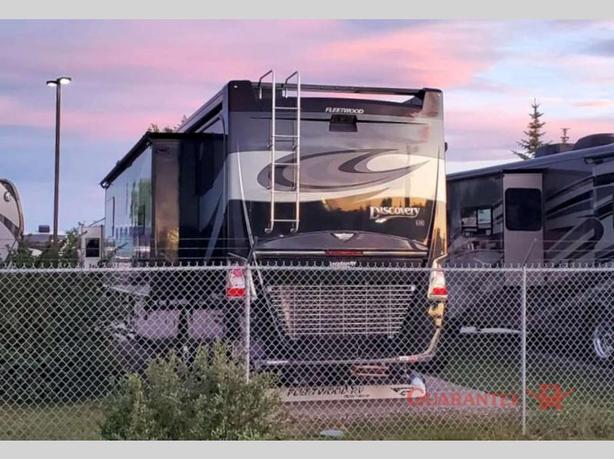 Used 2019 Fleetwood RV Discovery LXE 40D image 6