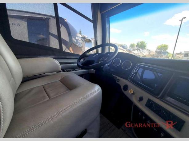 Used 2019 Fleetwood RV Discovery LXE 40D image 7