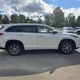 2017 Toyota Highlander XLE AWD - Nav, Heated Seats, Moonroof thumbnail image 5