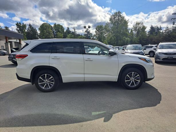 2017 Toyota Highlander XLE AWD - Nav, Heated Seats, Moonroof image 5