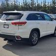 2017 Toyota Highlander XLE AWD - Nav, Heated Seats, Moonroof thumbnail image 6